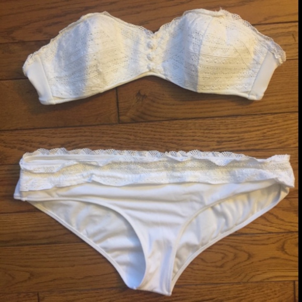 Lace detailed bandeau bikini
